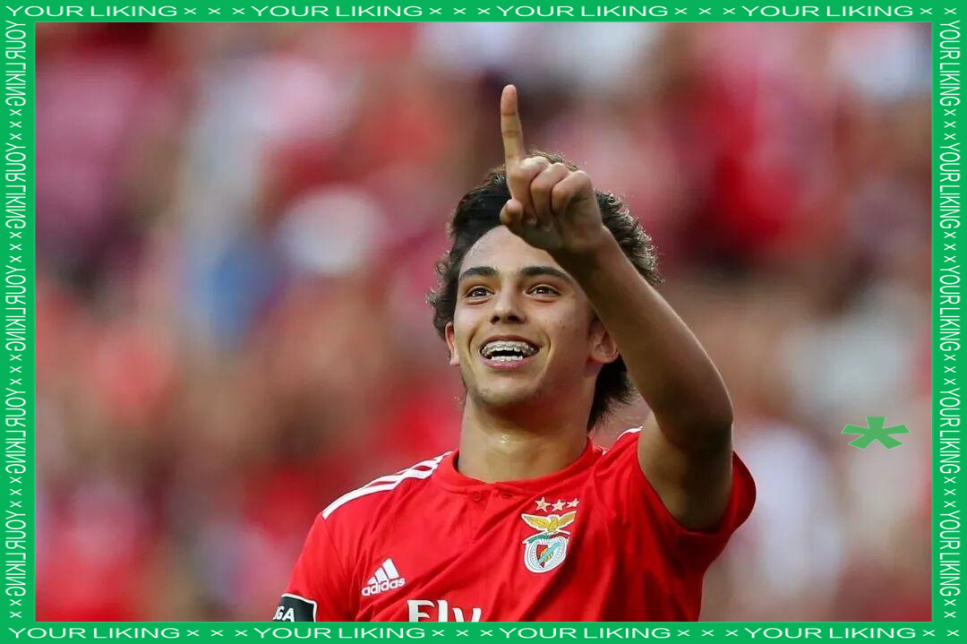 爱游戏-阿贾克斯球迷现场燃放视频